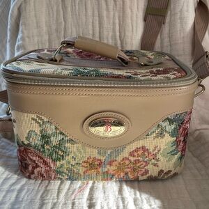 Bravo Luggage Collection Beige Floral Cosmetic Case